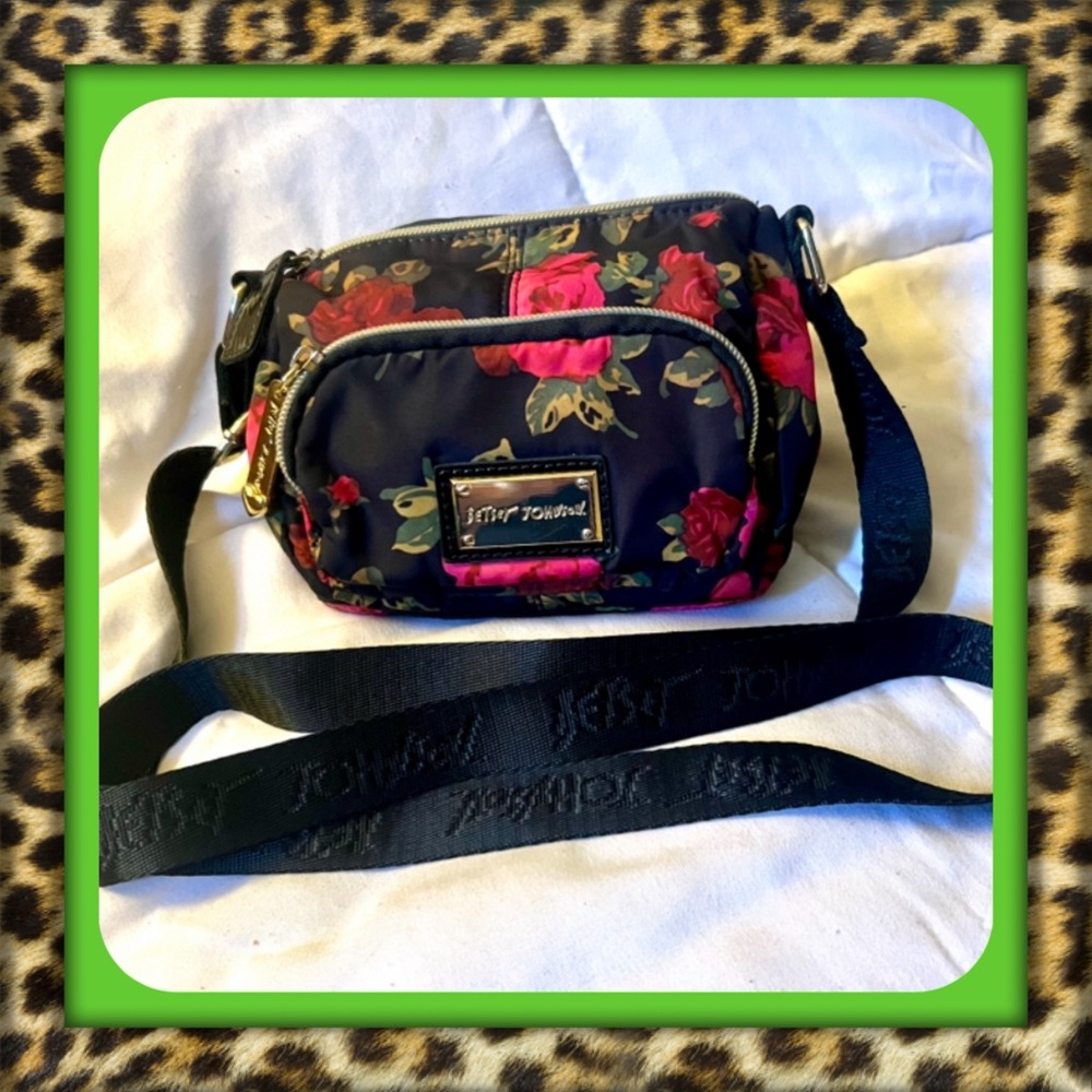 👑✅PRICE FIRM✅ Betsy Johnson Rose Print Crossbody Bag